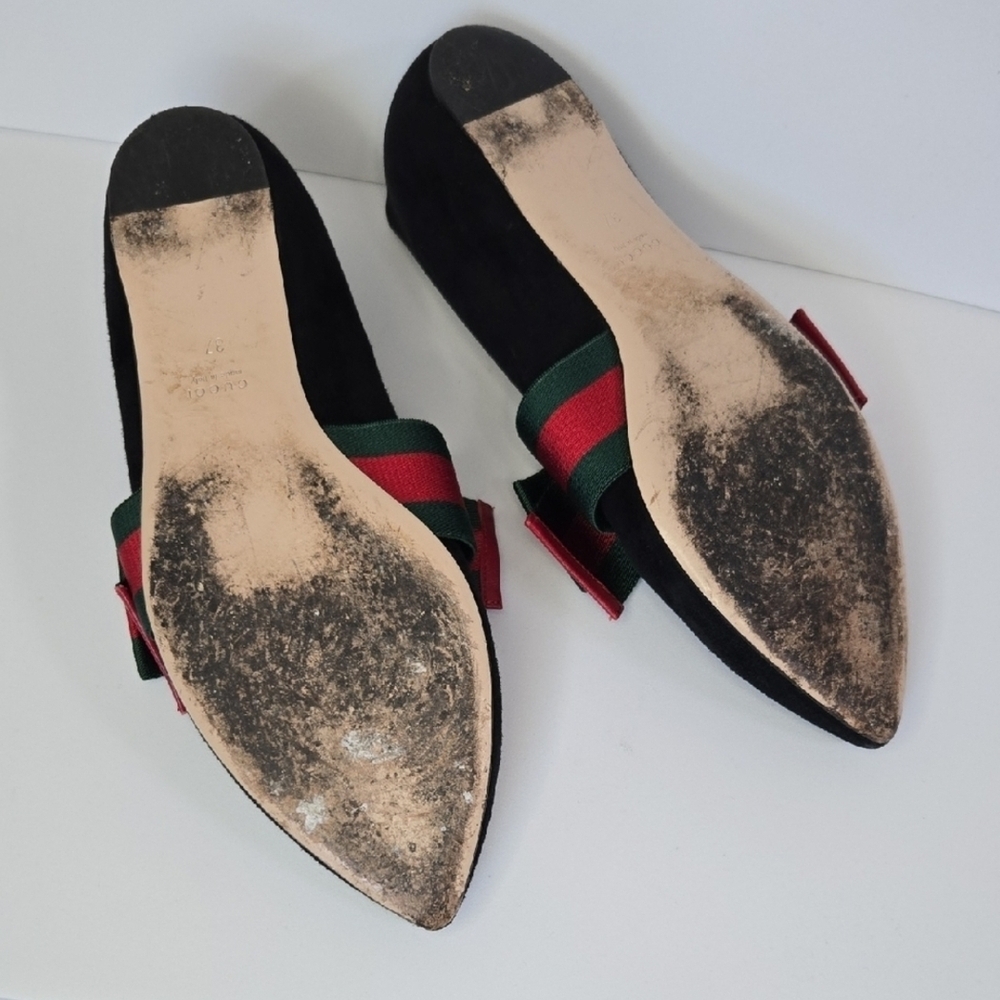 Gucci Women's Black Suede Flats with Red and Green Bow - Picture 8 of 8